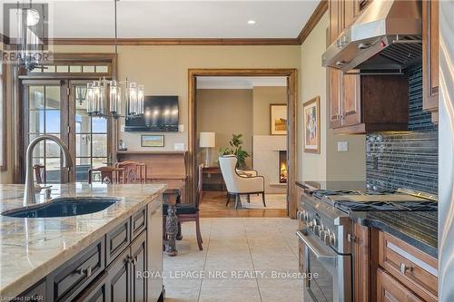 61830 Regional Road 27, Wainfleet (879 - Marshville/Winger), ON - Indoor Photo Showing Kitchen With Upgraded Kitchen