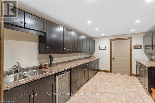 61830 Regional Road 27, Wainfleet (879 - Marshville/Winger), ON - Indoor Photo Showing Kitchen With Double Sink