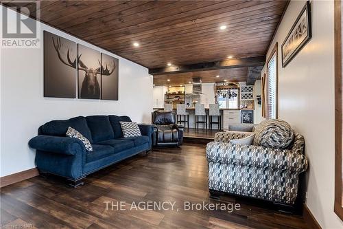 32 Glenwood Parkway, Welland (774 - Dain City), ON - Indoor Photo Showing Living Room