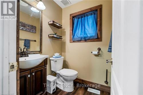 32 Glenwood Parkway, Welland (774 - Dain City), ON - Indoor Photo Showing Bathroom