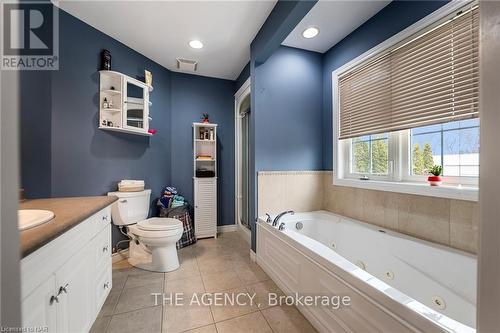 32 Glenwood Parkway, Welland (774 - Dain City), ON - Indoor Photo Showing Bathroom