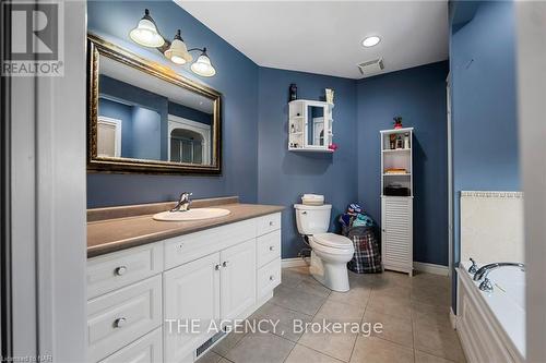 32 Glenwood Parkway, Welland (774 - Dain City), ON - Indoor Photo Showing Bathroom