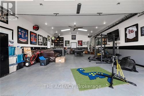 32 Glenwood Parkway, Welland (774 - Dain City), ON - Indoor Photo Showing Garage