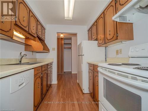 101 - 276 Oakdale Avenue, St. Catharines (456 - Oakdale), ON - Indoor Photo Showing Kitchen