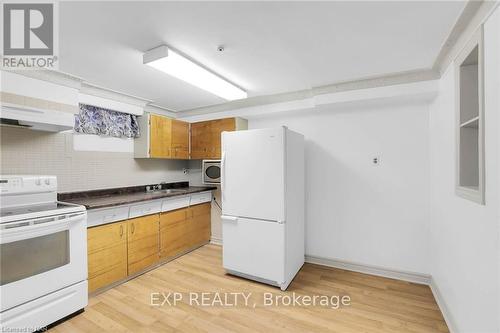 6835 Wills Street, Niagara Falls (206 - Stamford), ON - Indoor Photo Showing Kitchen