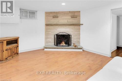 6835 Wills Street, Niagara Falls (206 - Stamford), ON - Indoor Photo Showing Living Room With Fireplace