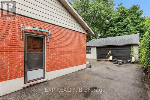 6835 Wills Street, Niagara Falls (206 - Stamford), ON - Outdoor With Exterior