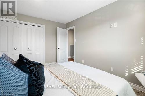 29 - 8136 Coventry Road, Niagara Falls (218 - West Wood), ON - Indoor Photo Showing Bedroom