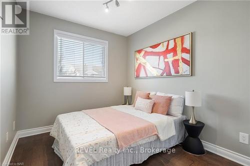 29 - 8136 Coventry Road, Niagara Falls (218 - West Wood), ON - Indoor Photo Showing Bedroom