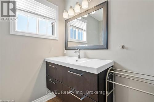 29 - 8136 Coventry Road, Niagara Falls (218 - West Wood), ON - Indoor Photo Showing Bathroom