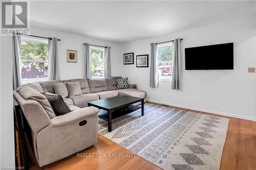 365 Ashwood Avenue, Fort Erie (337 - Crystal Beach), ON - Indoor Photo Showing Living Room