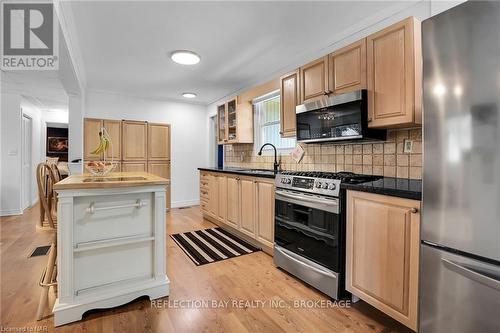 365 Ashwood Avenue, Fort Erie (337 - Crystal Beach), ON - Indoor Photo Showing Kitchen With Stainless Steel Kitchen