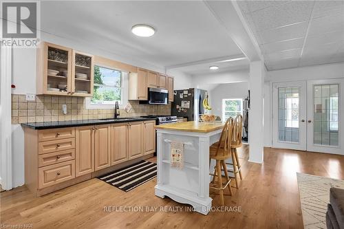 365 Ashwood Avenue, Fort Erie (337 - Crystal Beach), ON - Indoor Photo Showing Kitchen