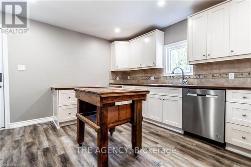 2540 Airline Street Street, Fort Erie (328 - Stevensville), ON - Indoor Photo Showing Kitchen