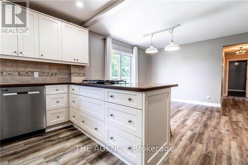 2540 Airline Street Street, Fort Erie (328 - Stevensville), ON - Indoor Photo Showing Kitchen