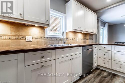 2540 Airline Street Street, Fort Erie (328 - Stevensville), ON - Indoor Photo Showing Kitchen With Double Sink