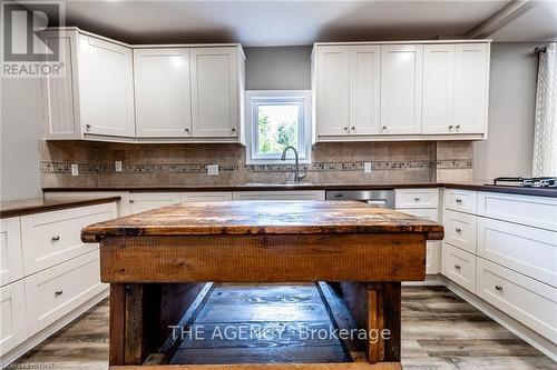 2540 Airline Street Street, Fort Erie (328 - Stevensville), ON - Indoor Photo Showing Kitchen