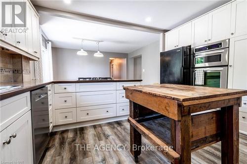 2540 Airline Street Street, Fort Erie (328 - Stevensville), ON - Indoor Photo Showing Kitchen