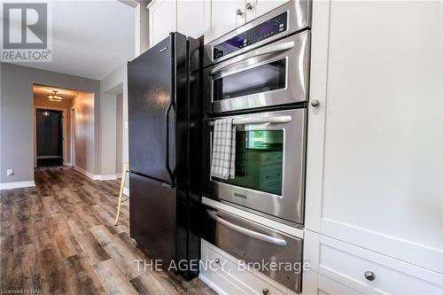 2540 Airline Street Street, Fort Erie (328 - Stevensville), ON - Indoor Photo Showing Kitchen