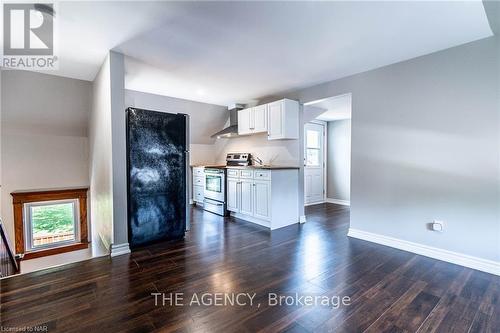 2540 Airline Street Street, Fort Erie (328 - Stevensville), ON - Indoor Photo Showing Kitchen