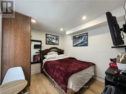 30 Forsythe Street, Fort Erie (332 - Central), ON - Indoor Photo Showing Bedroom