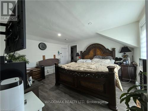 30 Forsythe Street, Fort Erie (332 - Central), ON - Indoor Photo Showing Bedroom