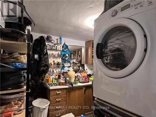 30 Forsythe Street, Fort Erie (332 - Central), ON - Indoor Photo Showing Laundry Room