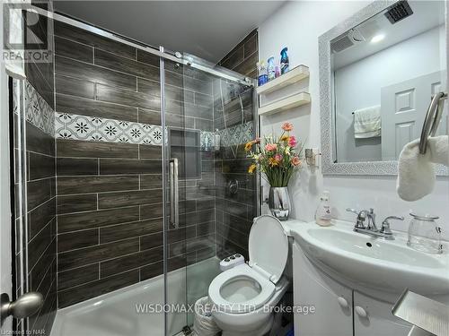 30 Forsythe Street, Fort Erie (332 - Central), ON - Indoor Photo Showing Bathroom