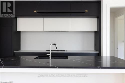 1613G Lookout Street, Pelham (662 - Fonthill), ON - Indoor Photo Showing Kitchen