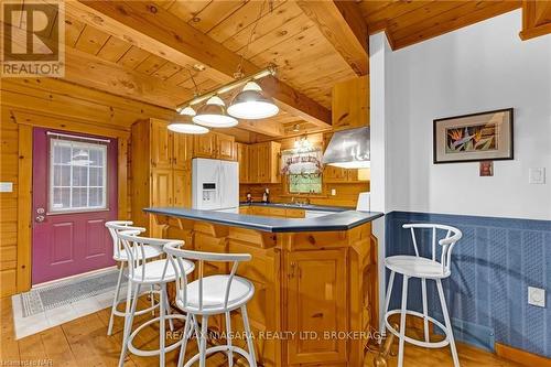 8 Four Mile Creek Road, Niagara-On-The-Lake (105 - St. Davids), ON - Indoor Photo Showing Kitchen