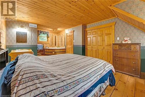 8 Four Mile Creek Road, Niagara-On-The-Lake (105 - St. Davids), ON - Indoor Photo Showing Bedroom