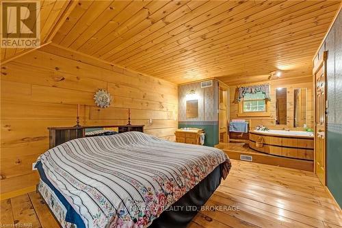 8 Four Mile Creek Road, Niagara-On-The-Lake (105 - St. Davids), ON - Indoor Photo Showing Bedroom