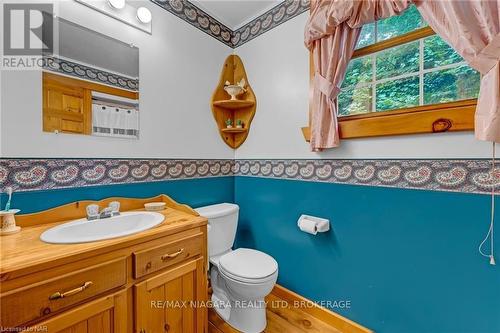 8 Four Mile Creek Road, Niagara-On-The-Lake (105 - St. Davids), ON - Indoor Photo Showing Bathroom