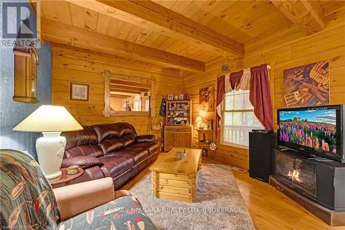 8 Four Mile Creek Road, Niagara-On-The-Lake (105 - St. Davids), ON - Indoor Photo Showing Living Room With Fireplace