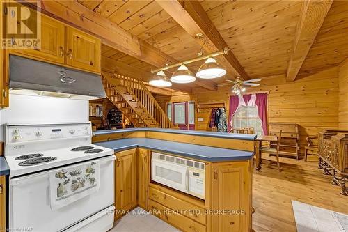 8 Four Mile Creek Road, Niagara-On-The-Lake (105 - St. Davids), ON - Indoor Photo Showing Kitchen