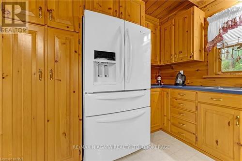 8 Four Mile Creek Road, Niagara-On-The-Lake (105 - St. Davids), ON - Indoor Photo Showing Kitchen