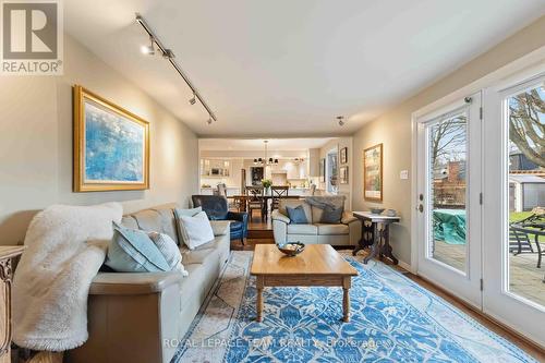 5 Erinlea Court, Ottawa, ON - Indoor Photo Showing Living Room