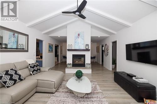 2559 Firelane 3 Lane, Port Colborne (874 - Sherkston), ON - Indoor Photo Showing Living Room With Fireplace