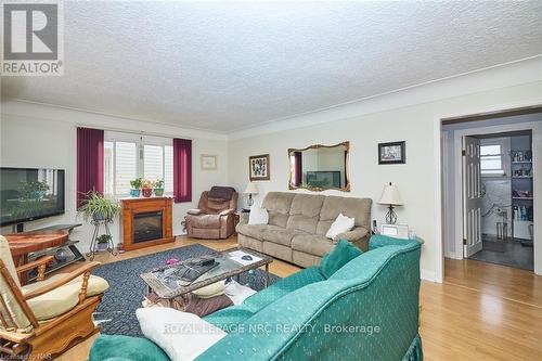 725 South Pelham Road, Welland (770 - West Welland), ON - Indoor Photo Showing Living Room