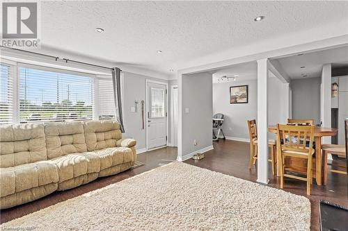 79 Powerview Avenue, St. Catharines (458 - Western Hill), ON - Indoor Photo Showing Living Room