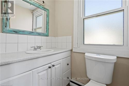 90 First Street, Welland (773 - Lincoln/Crowland), ON - Indoor Photo Showing Bathroom