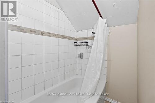 90 First Street, Welland (773 - Lincoln/Crowland), ON - Indoor Photo Showing Bathroom