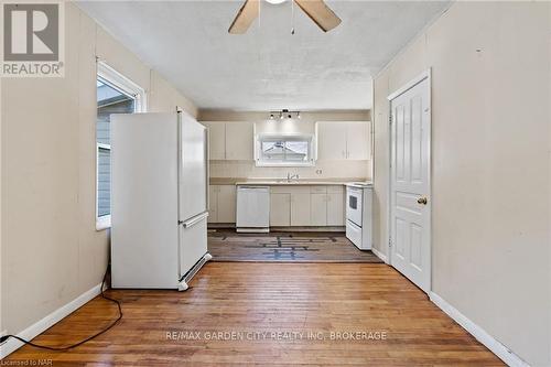 90 First Street, Welland (773 - Lincoln/Crowland), ON - Indoor Photo Showing Kitchen