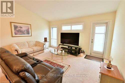 39 - 605 Welland Avenue, St. Catharines (444 - Carlton/Bunting), ON - Indoor Photo Showing Living Room