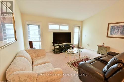 39 - 605 Welland Avenue, St. Catharines (444 - Carlton/Bunting), ON - Indoor Photo Showing Living Room