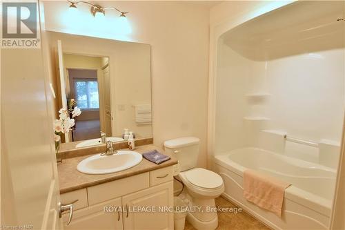 39 - 605 Welland Avenue, St. Catharines (444 - Carlton/Bunting), ON - Indoor Photo Showing Bathroom