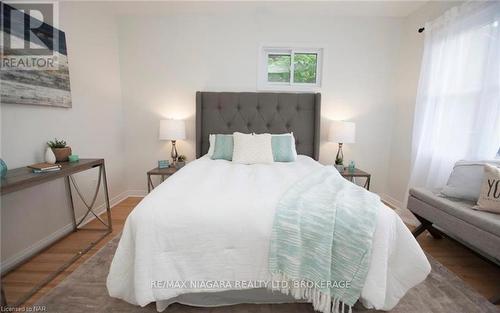 43 B Grandview Drive, St. Catharines (436 - Port Weller), ON - Indoor Photo Showing Bedroom