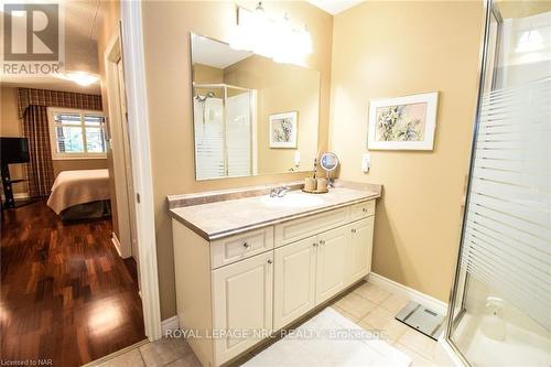 32 Stonegate Place, Pelham (662 - Fonthill), ON - Indoor Photo Showing Bathroom