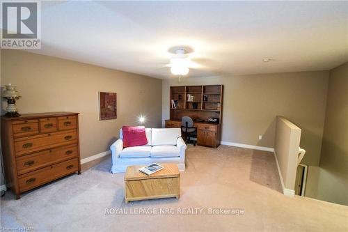 32 Stonegate Place, Pelham (662 - Fonthill), ON - Indoor Photo Showing Living Room