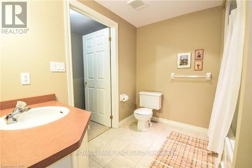 32 Stonegate Place, Pelham (662 - Fonthill), ON - Indoor Photo Showing Bathroom